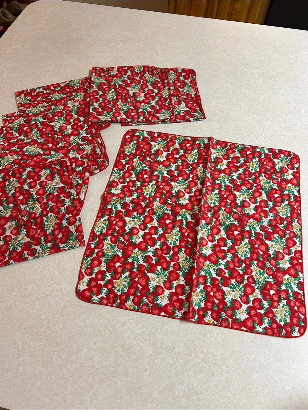 8 Festive Red Strawberry Print napkins